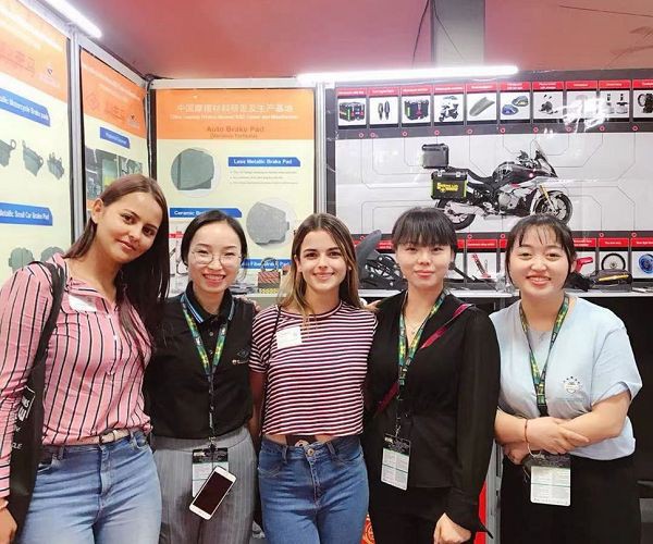 Group photo at the end of the exhibition motorcycle with trunk001