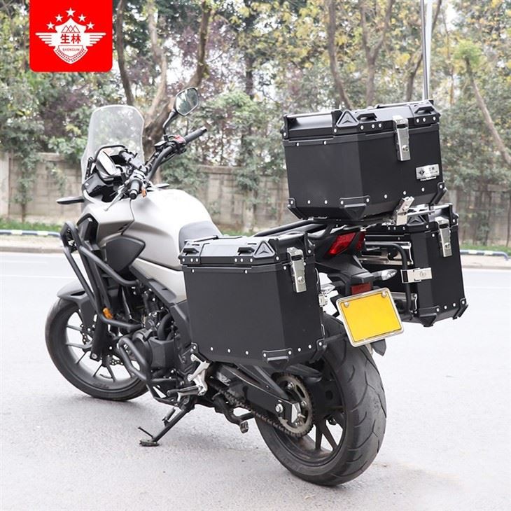 small motorcycle trunk installation display